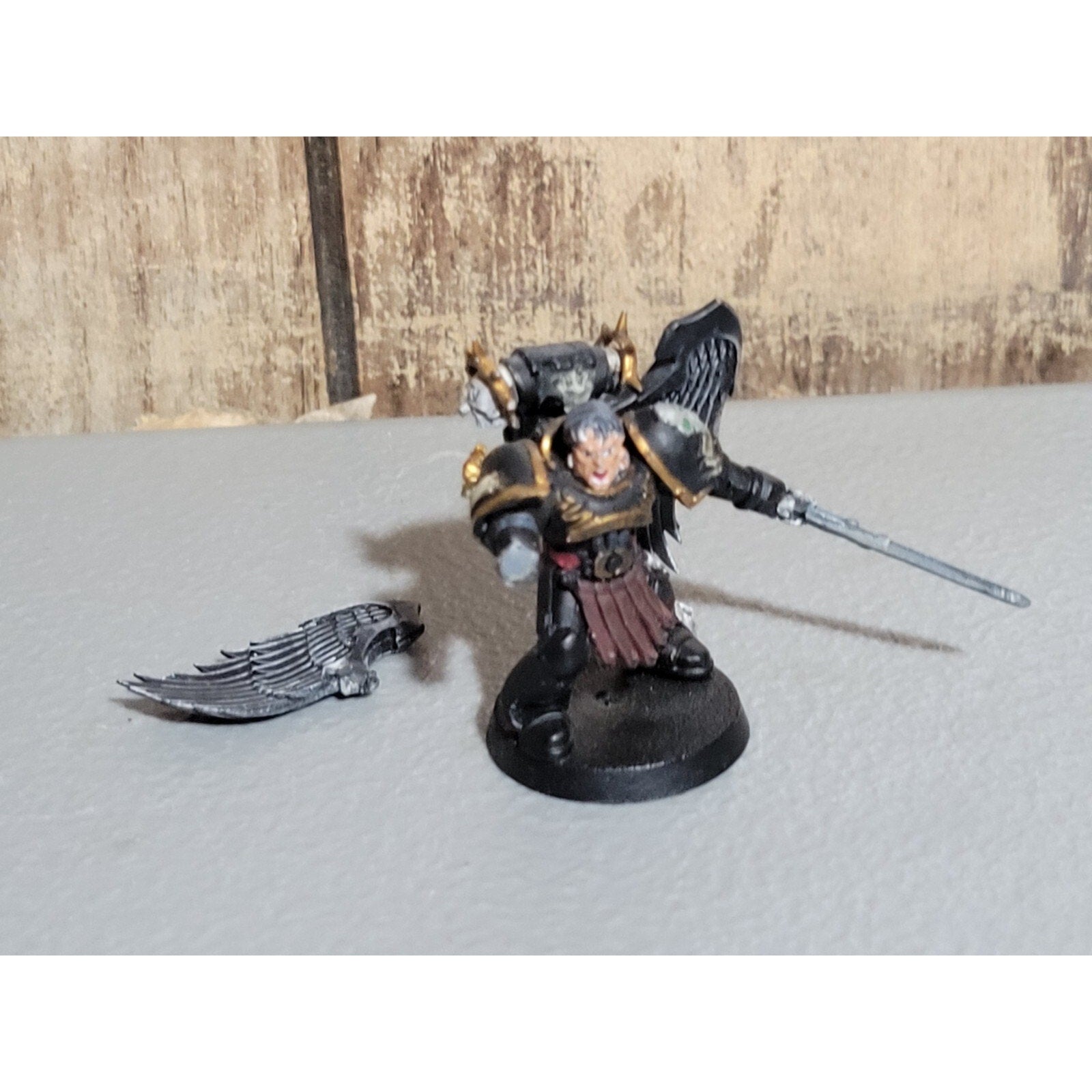 A18418 WARHAMMER 40K SPACE MARINES BLOOD ANGELS CAPTAIN LIEUTENANT CUS MISS HAND