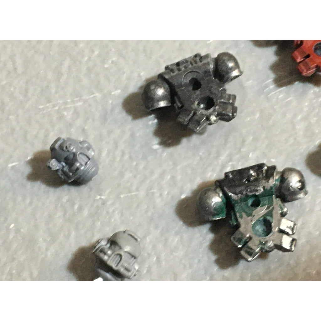 A22999 WARHAMMER 40K SPACE MARINES BITS LOT HEADS PLASMA PISTOLS BACKPACKS GW