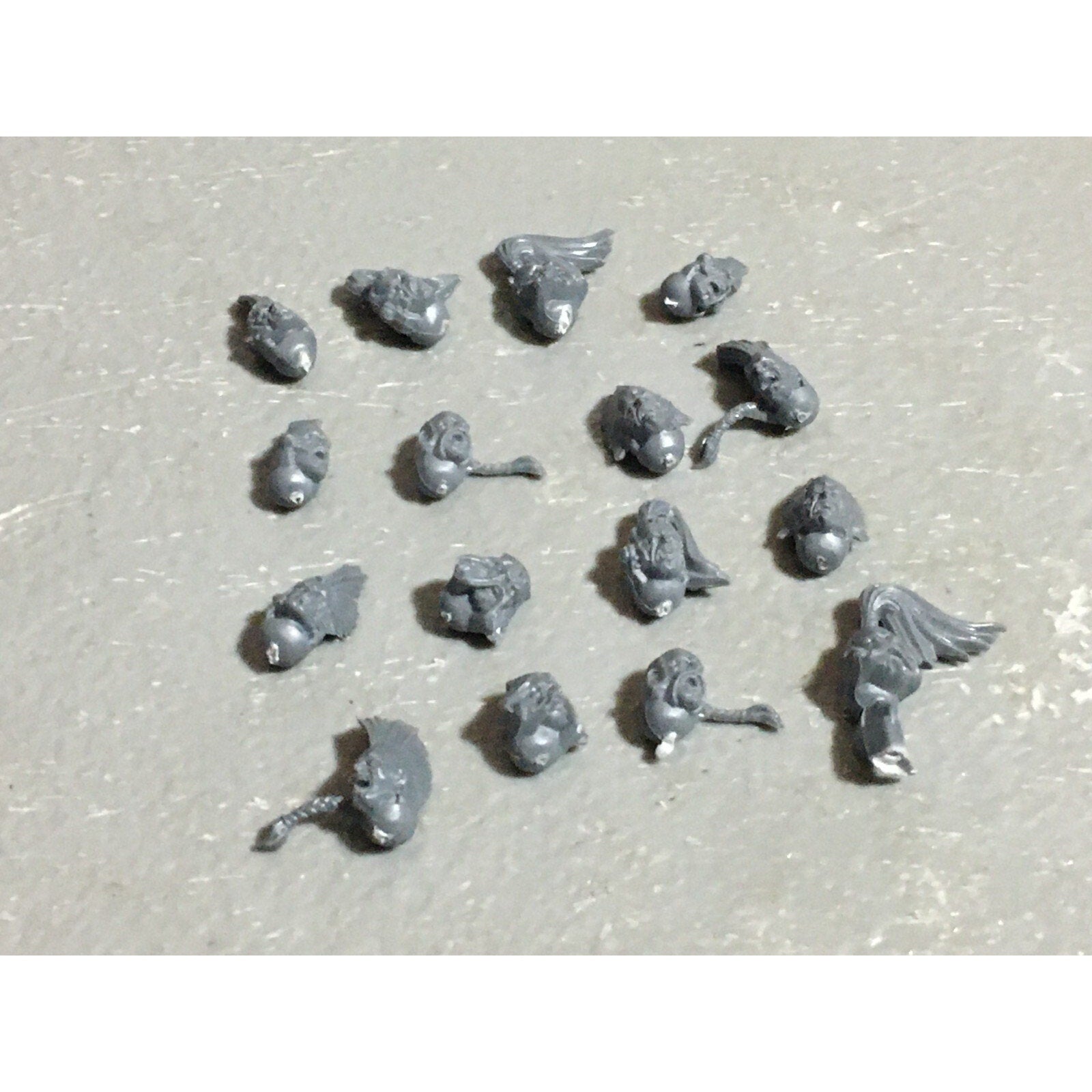 A22549 WARHAMMER 40K SPACE MARINES WOLVES BITS LOT HEADS GAMES WORKSHOP GW