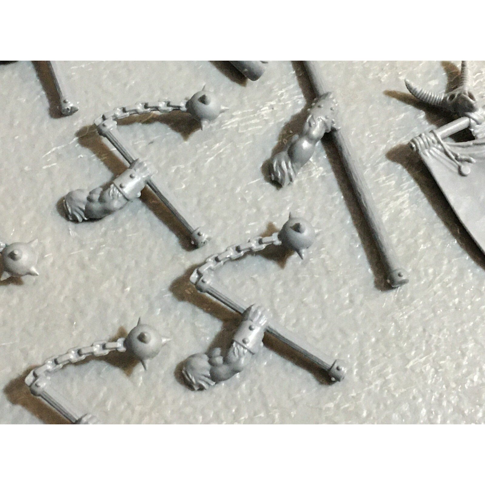 A23130 WARHAMMER FANTASY CHAOS BEASTMEN BITS LOT GORS BANNERS ARMS GW