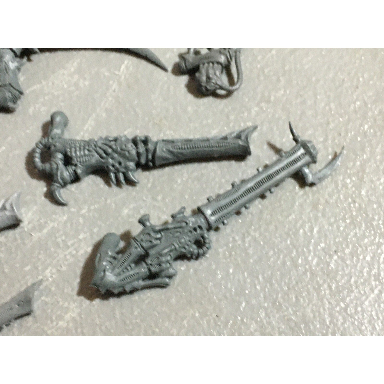 A22315 WARHAMMER 40K TYRANIDS BITS LOT MIXED GAMES WORKSHOP GW