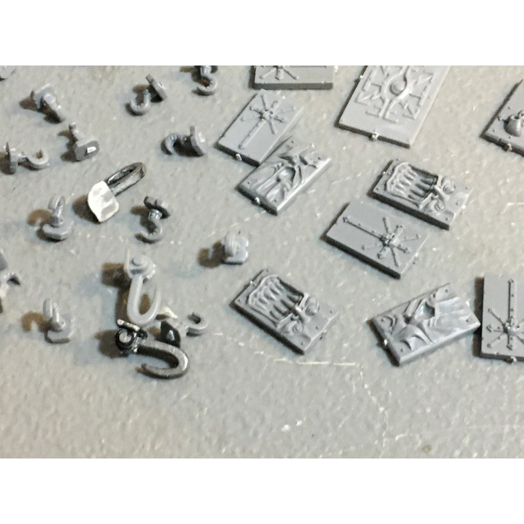 A25114 WARHAMMER 40K CHAOS SPACE MARINES BITS LOT TANK PLATE HOOK 4 BIT METAL GW