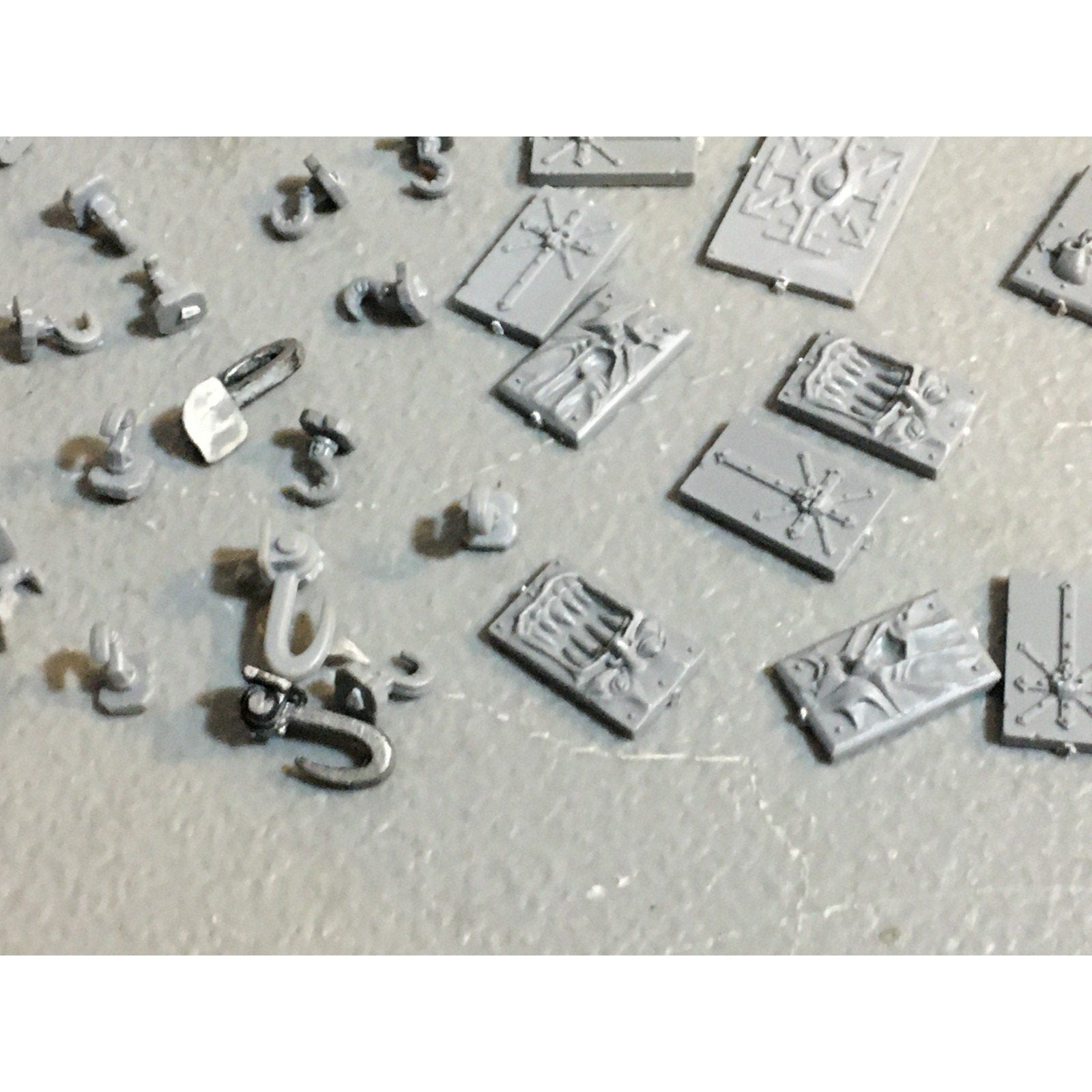 A25114 WARHAMMER 40K CHAOS SPACE MARINES BITS LOT TANK PLATE HOOK 4 BIT METAL GW