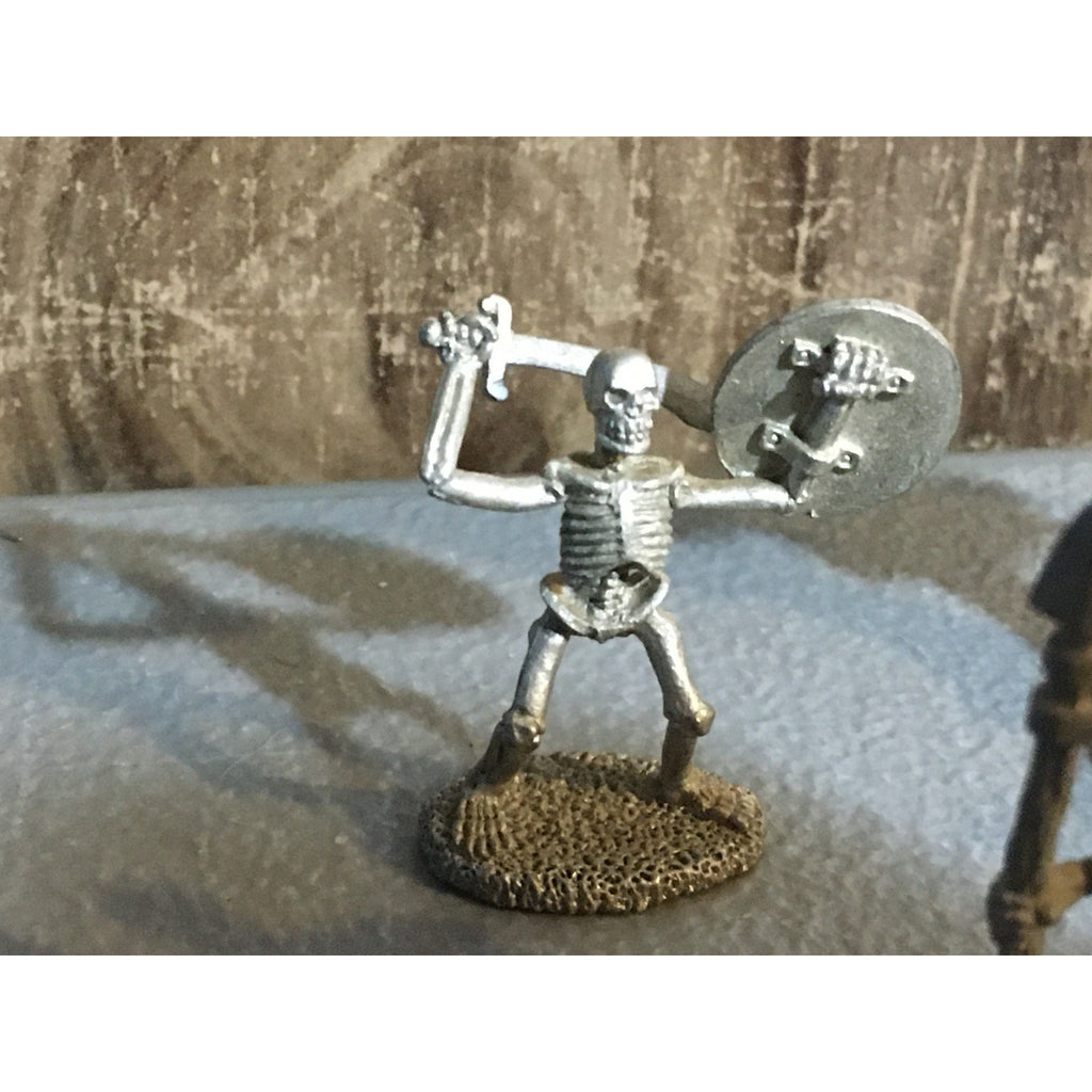 A32570 UNKNOWN MINIATURES METAL MINIATURES LOT SKELETON 4 PK + WRAITH