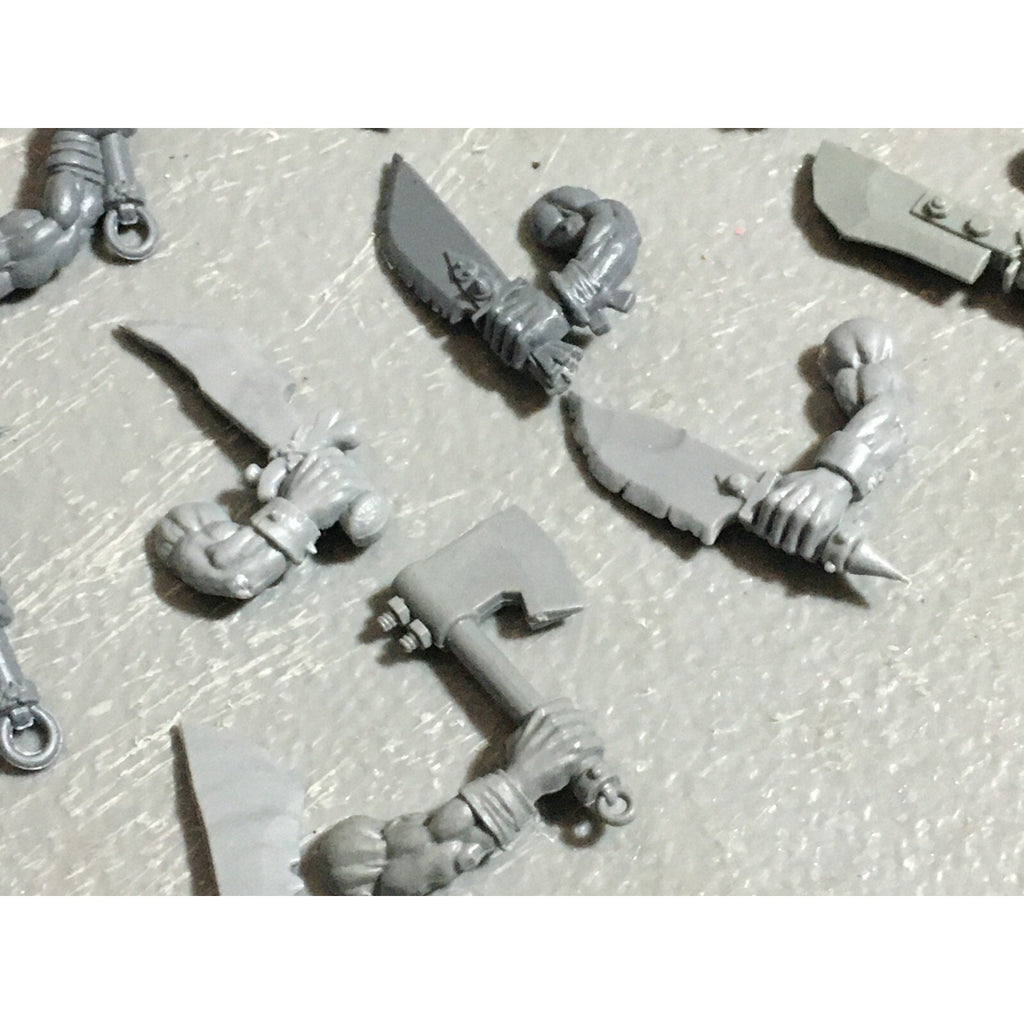 A22610 WARHAMMER FANTASY ORCS & GOBLINS BITS LOT ORC BOYZ HAND WEAPONS GW