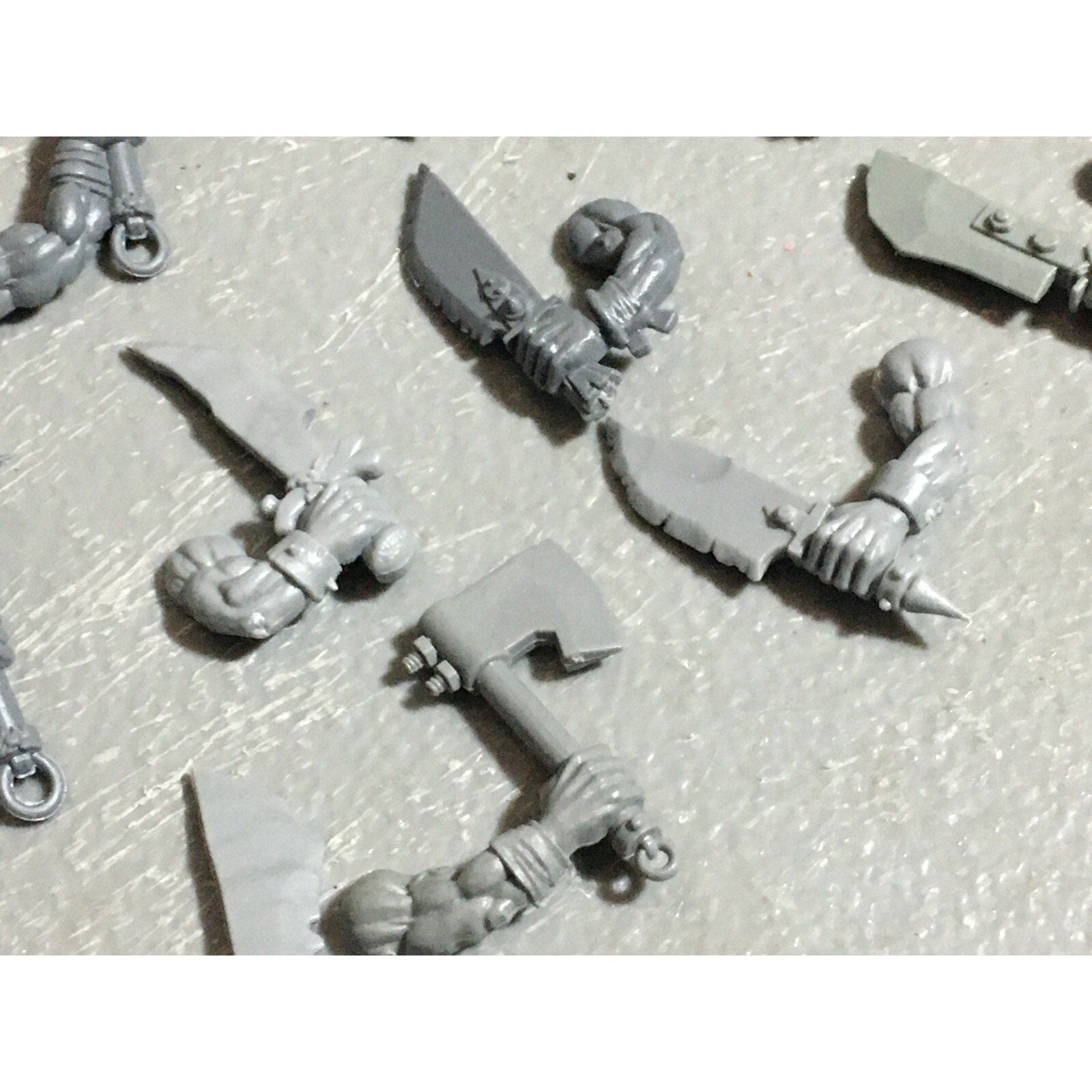 A22610 WARHAMMER FANTASY ORCS & GOBLINS BITS LOT ORC BOYZ HAND WEAPONS GW