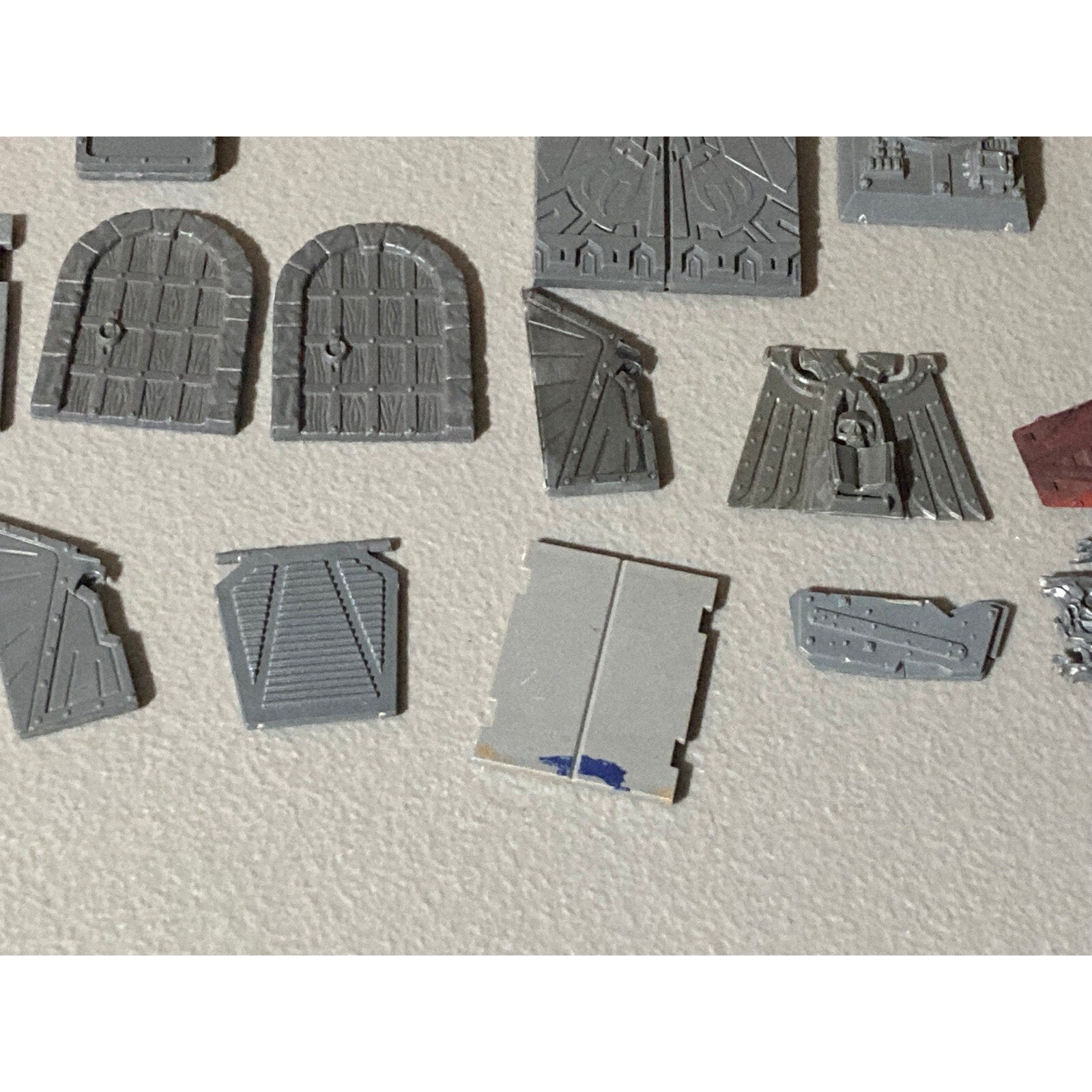 A19165 WARHAMMER 40K LARGE TERRAIN BITS LOT DOORS DROP POD SPACE MARINES TANK
