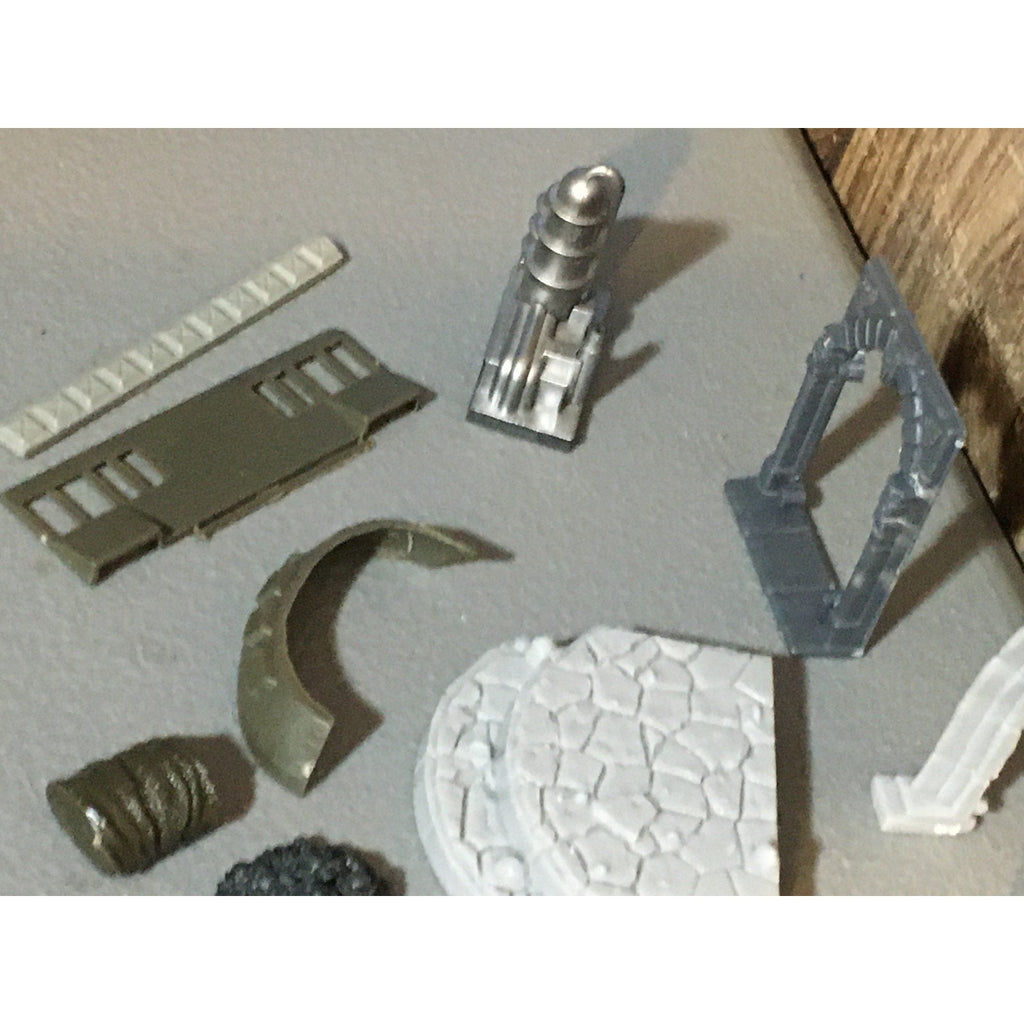 A32572 UNKNOWN MINIATURES PLASTIC MINIATURES LOT TERRAIN ARCH WALL DOORWAY