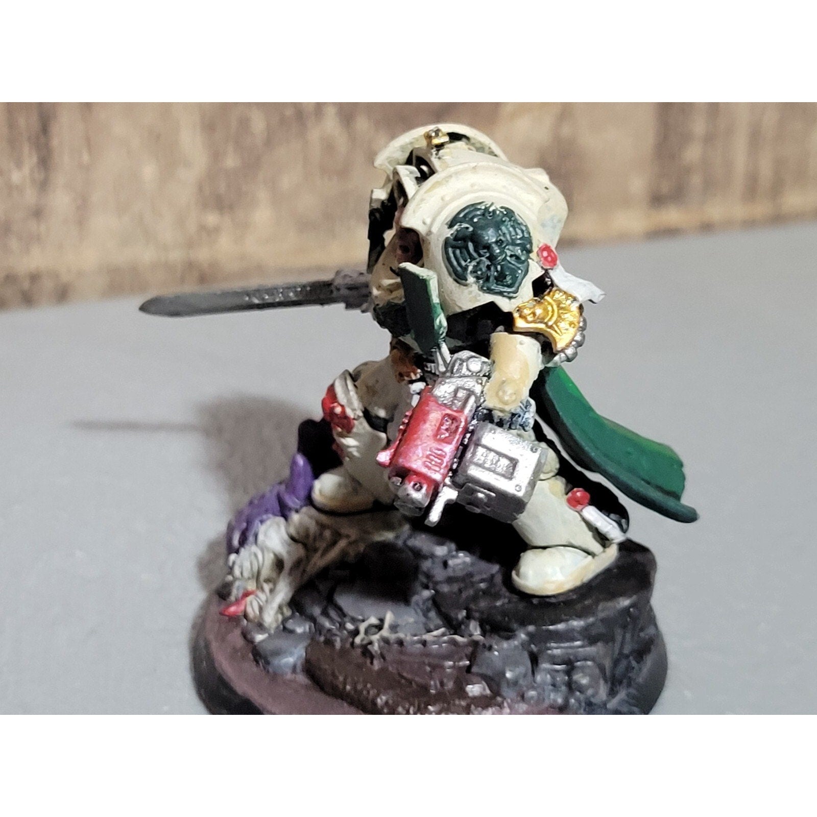 A18345 WARHAMMER 40K SPACE MARINES TERMINATOR CAPTAIN MAG BASE