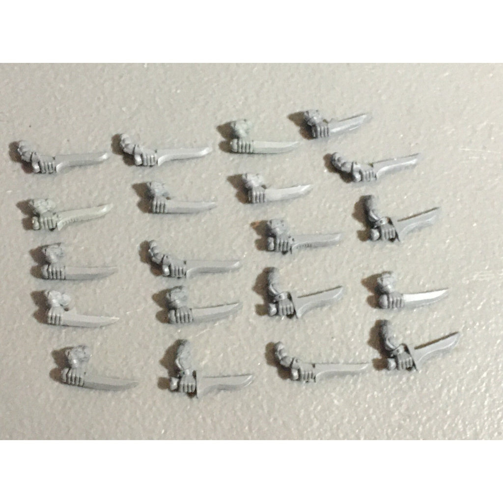 A22300 WARHAMMER FANTASY SKAVEN BITS LOT SWORD ARMS GAMES WORKSHOP GW