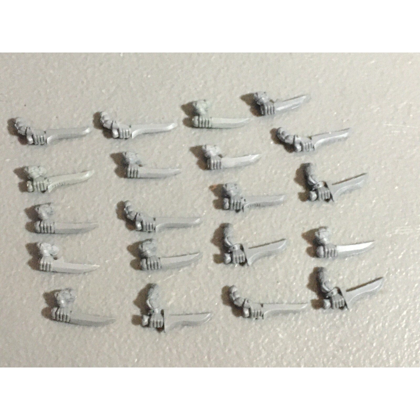 A22300 WARHAMMER FANTASY SKAVEN BITS LOT SWORD ARMS GAMES WORKSHOP GW