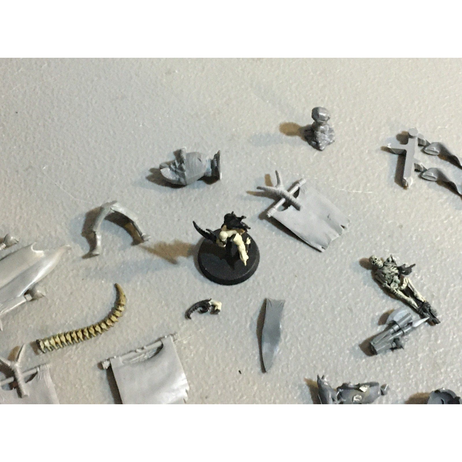 A29619 WARHAMMER FANTASY AOS MIXED BITS LOT BANNER SHIELD CLOAK GW