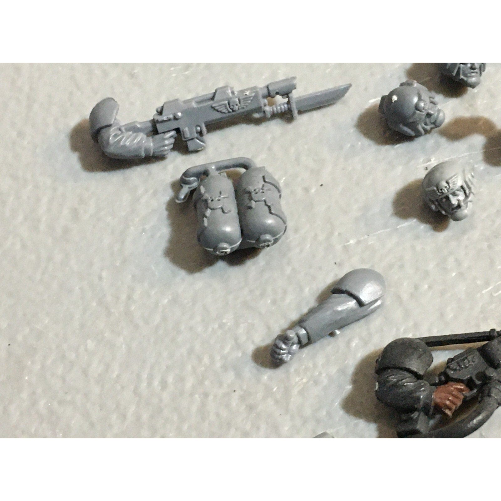 A23206 WARHAMMER 40K IG IMPERIAL ASTRA BITS LOT MIXED HEAD ARM GW GAMES WORKSHOP