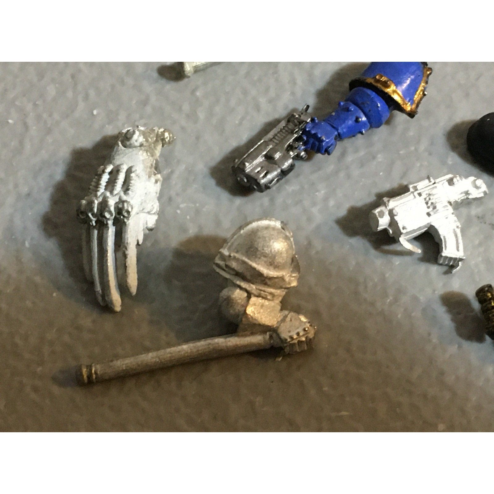 A32485 WARHAMMER 40K SPACE MARINES METAL BIT LOT PLASMA ARM HAMMER GW