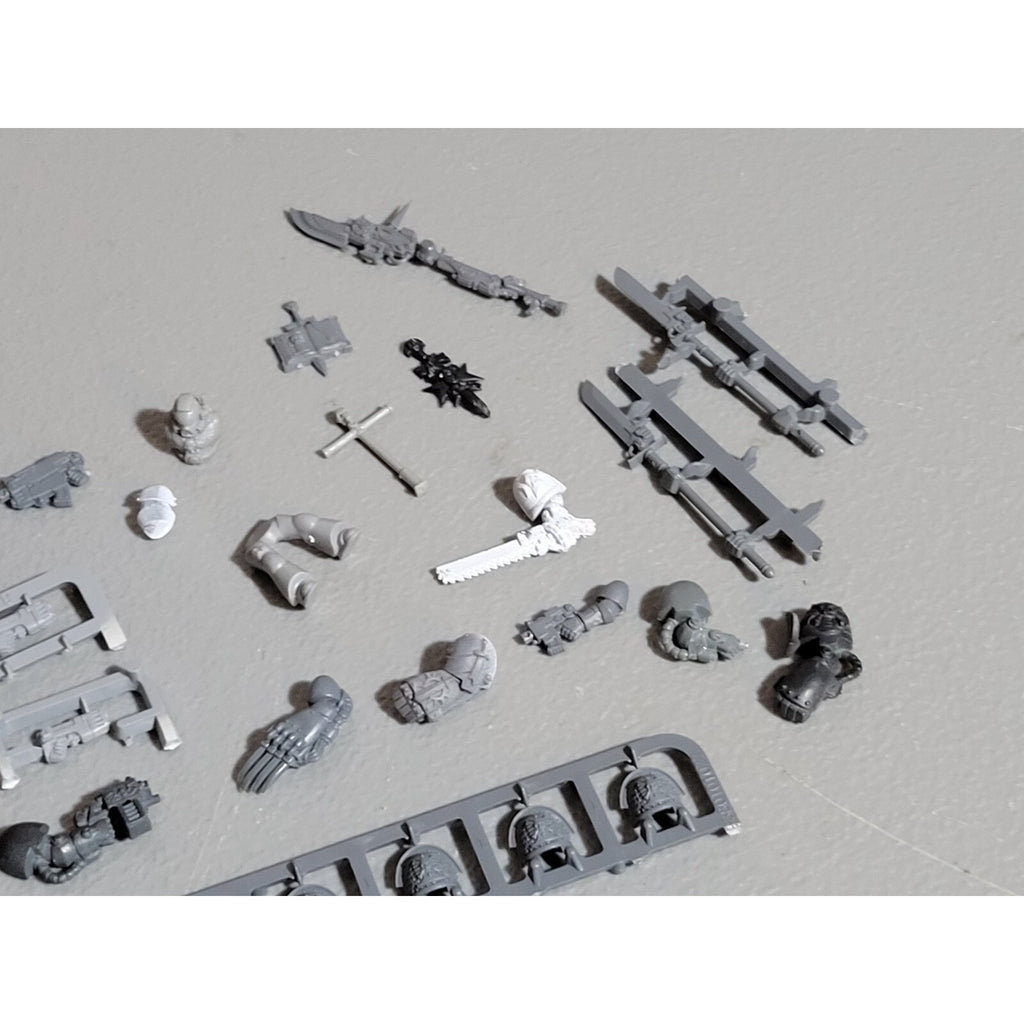 A18518 WARHAMMER 40K SPACE MARINES TERMINATORS CUSTODES BITS LOT