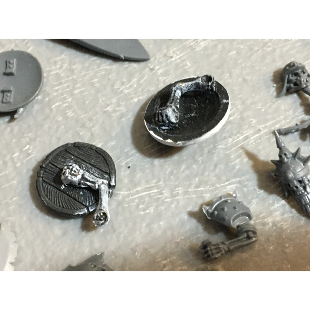 A23230 WARHAMMER FANTASY UNDEAD VAMPIRE COUNTS BITS LOT SKELETON SHIELD HEADS GW