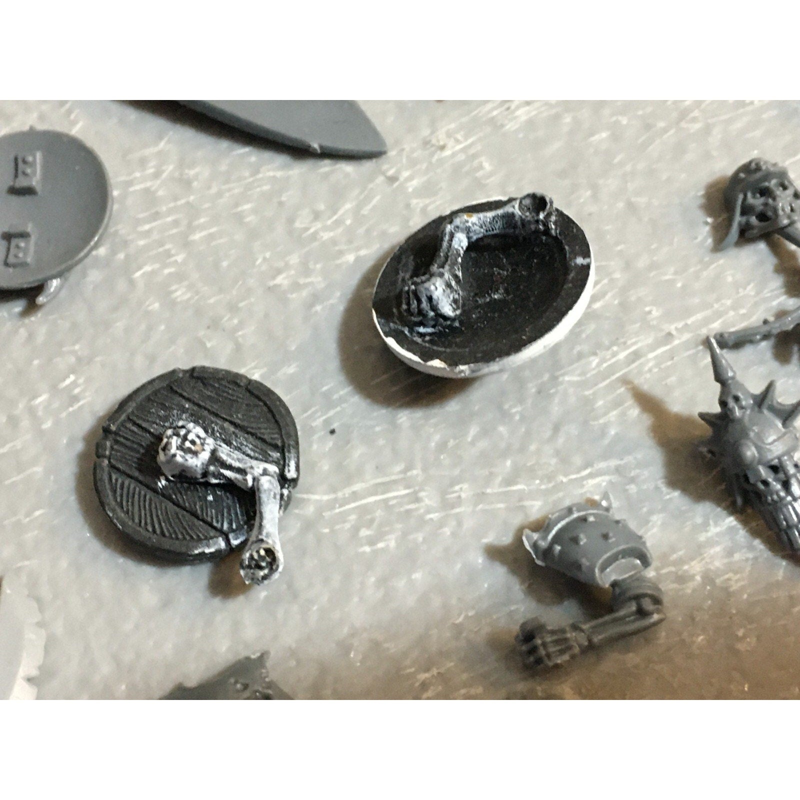 A23230 WARHAMMER FANTASY UNDEAD VAMPIRE COUNTS BITS LOT SKELETON SHIELD HEADS GW