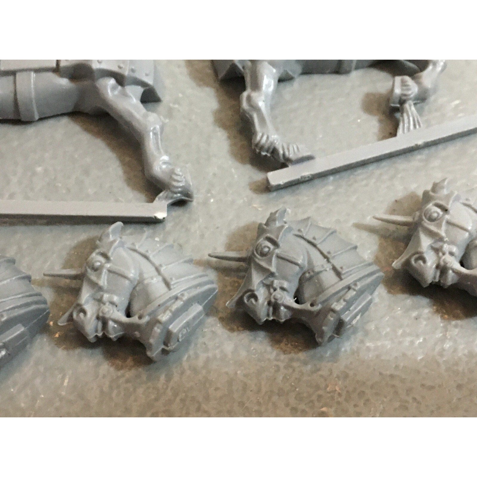 A20091 WARHAMMER FANTASY THE EMPIRE HORSE BITS LOT HEADS BODY GAMES WORKSHOP