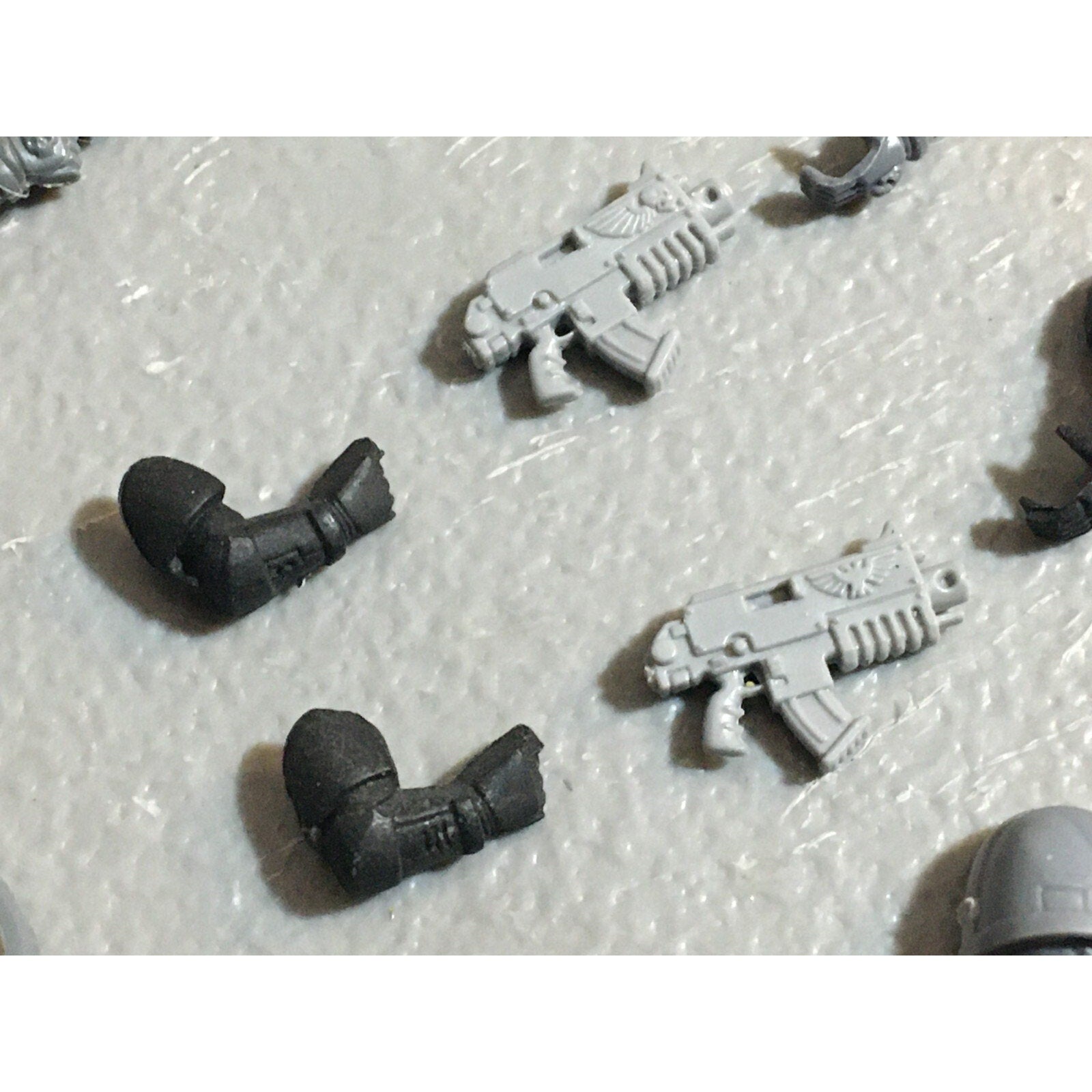 A23076 WARHAMMER 40K SPACE MARINES BITS LOT BOLTERS ARMS GAMES WORKSHOP GW