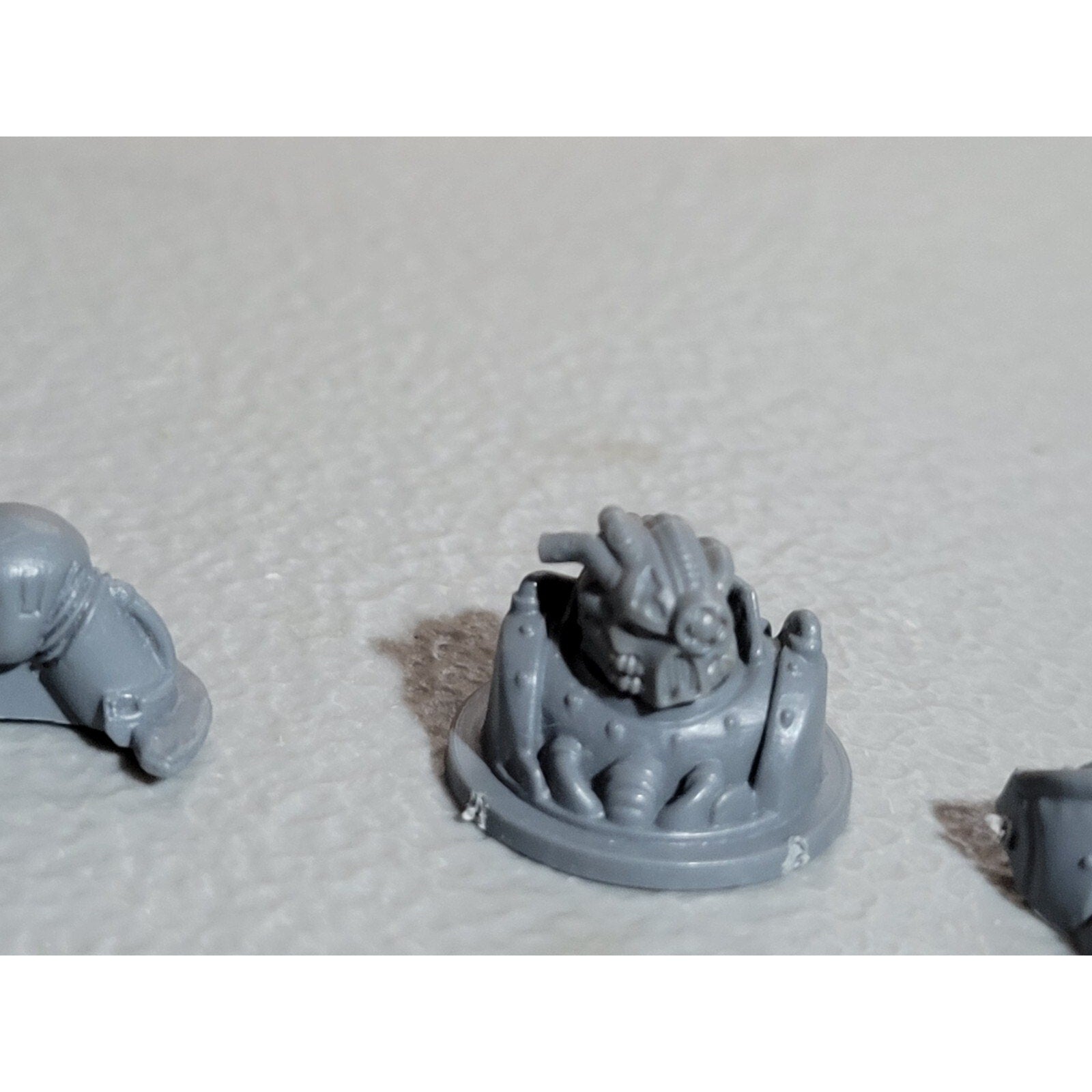 A17960 WARHAMMER 40K CHAOS SPACE MARINES TANK GUNNER BITS LOT