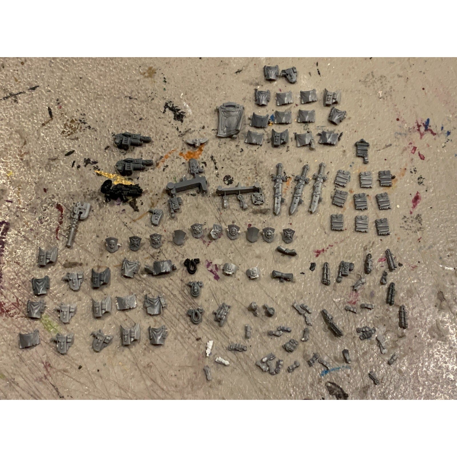 A23192 WARHAMMER 40K SPACE MARINES BITS LOT BLACK TEMPLARS OATHS SHIELD SWORD