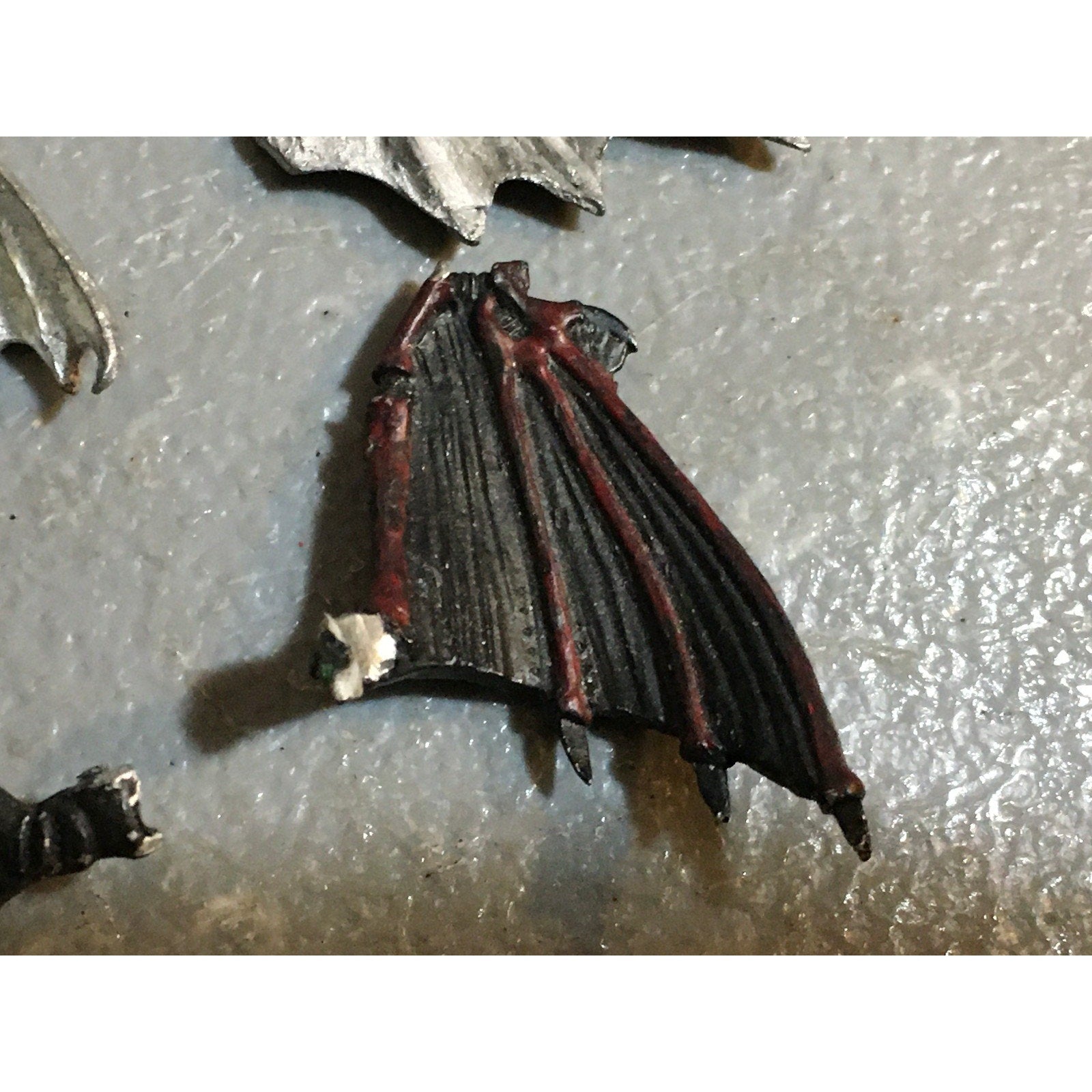 A32497 UNKNOWN METAL MINIATURES BITS LOT FANTASY WINGS DRAGON DEMON ANGEL