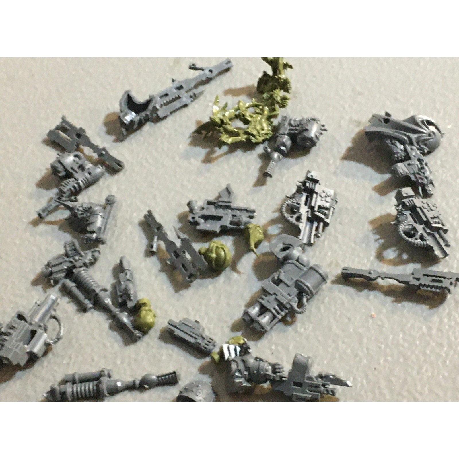 A31470 WARHAMMER 40K CHAOS DEATH GUARD NURGLE PLAGUE MARINES BITS LOT GW