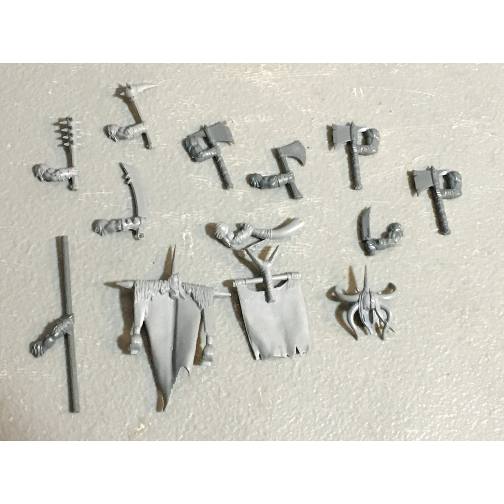 A23123 WARHAMMER FANTASY CHAOS BEASTMEN BITS LOT GORS BANNERS ARMS GW