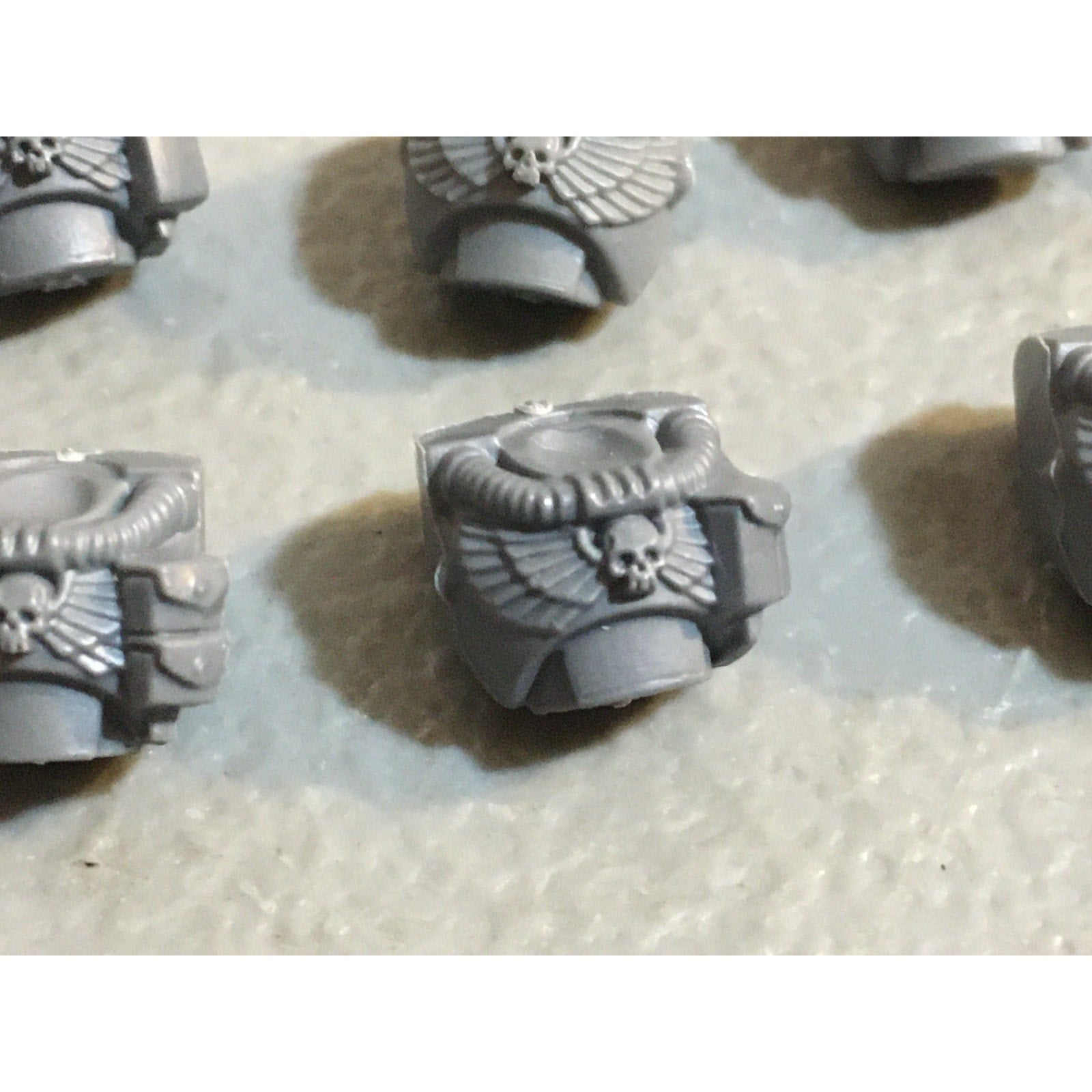 A33845 WARHAMMER 40K SPACE MARINES BITS LOT SCOUTS TORSO CHEST GW