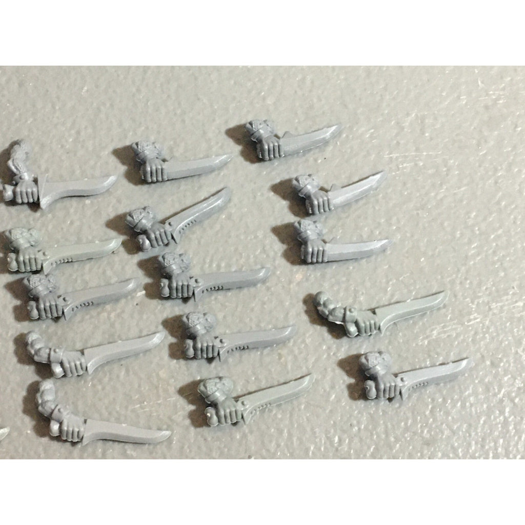 A22298 WARHAMMER FANTASY SKAVEN BITS LOT SWORD ARMS GAMES WORKSHOP GW