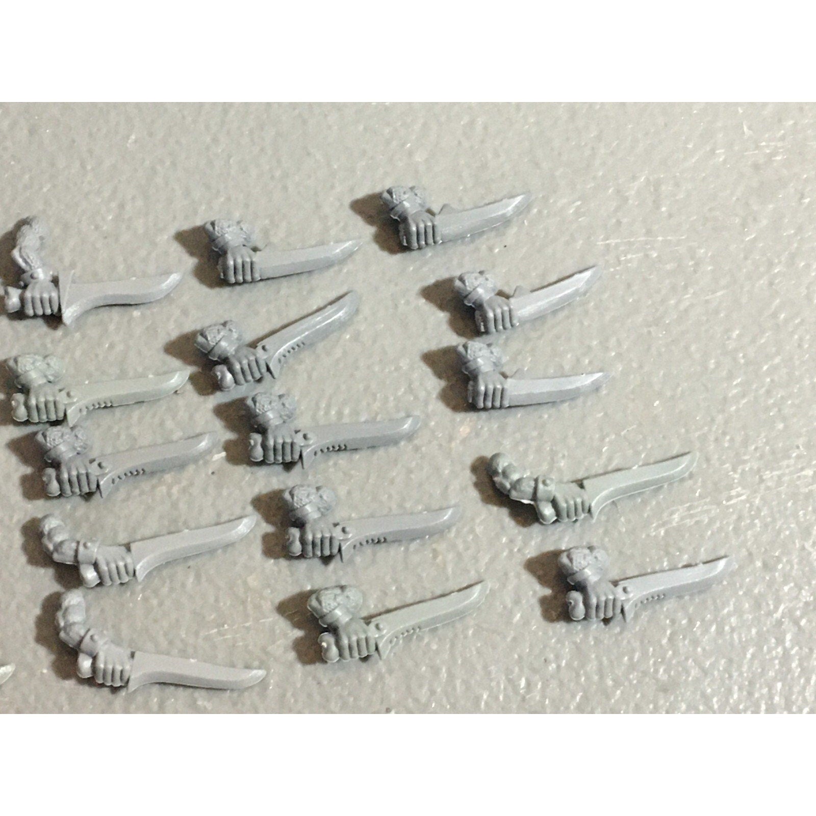 A22298 WARHAMMER FANTASY SKAVEN BITS LOT SWORD ARMS GAMES WORKSHOP GW