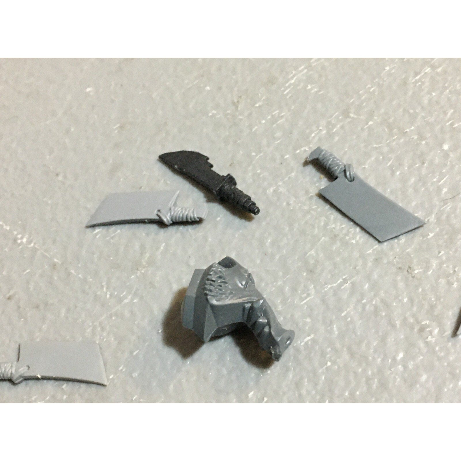 A23434 WARHAMMER FANTASY ORCS & GOBLINS BITS LOT MIXED ARM BANNER KNIFE GW