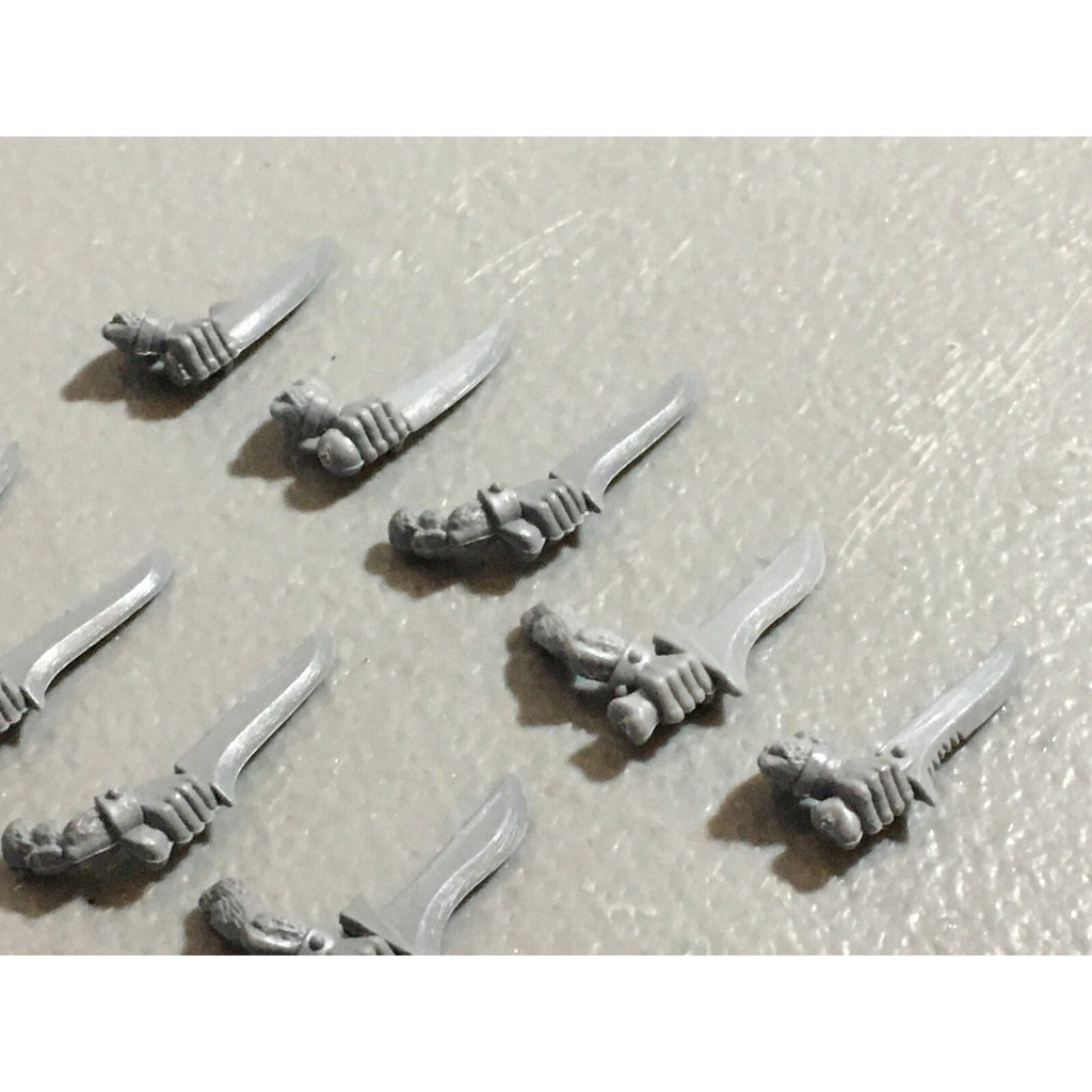 A22299 WARHAMMER FANTASY SKAVEN BITS LOT SWORD ARMS GAMES WORKSHOP GW
