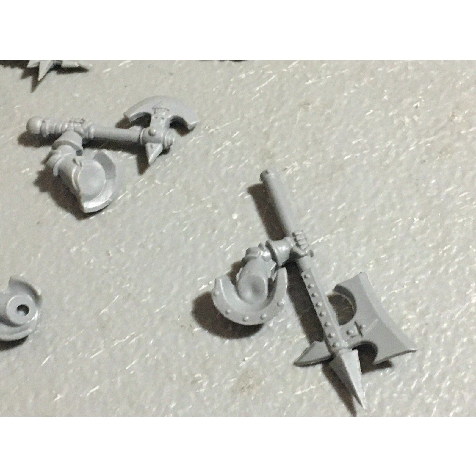 A22716 WARHAMMER FANTASY CHAOS MORTALS WARRIORS BITS LOT OOP ARMS HEADS GW