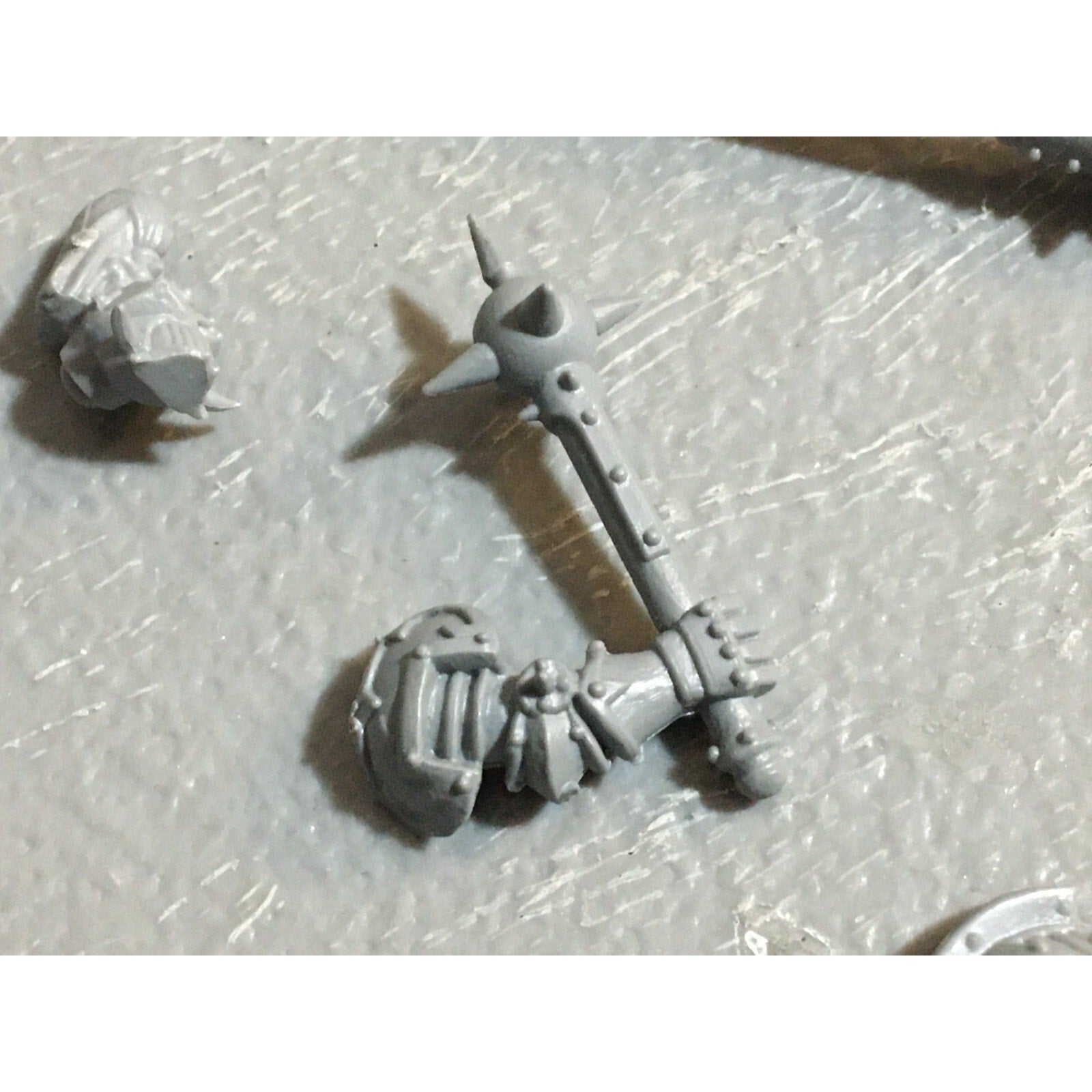 A23069 WARHAMMER FANTASY CHAOS MORTALS BITS LOT WARRIORS OOP MIXED HEADS ARMS GW