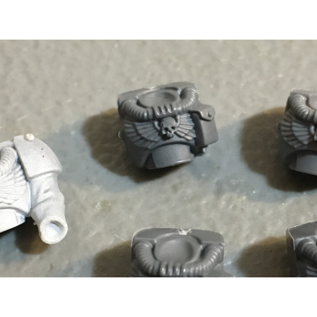 A33845 WARHAMMER 40K SPACE MARINES BITS LOT SCOUTS TORSO CHEST GW