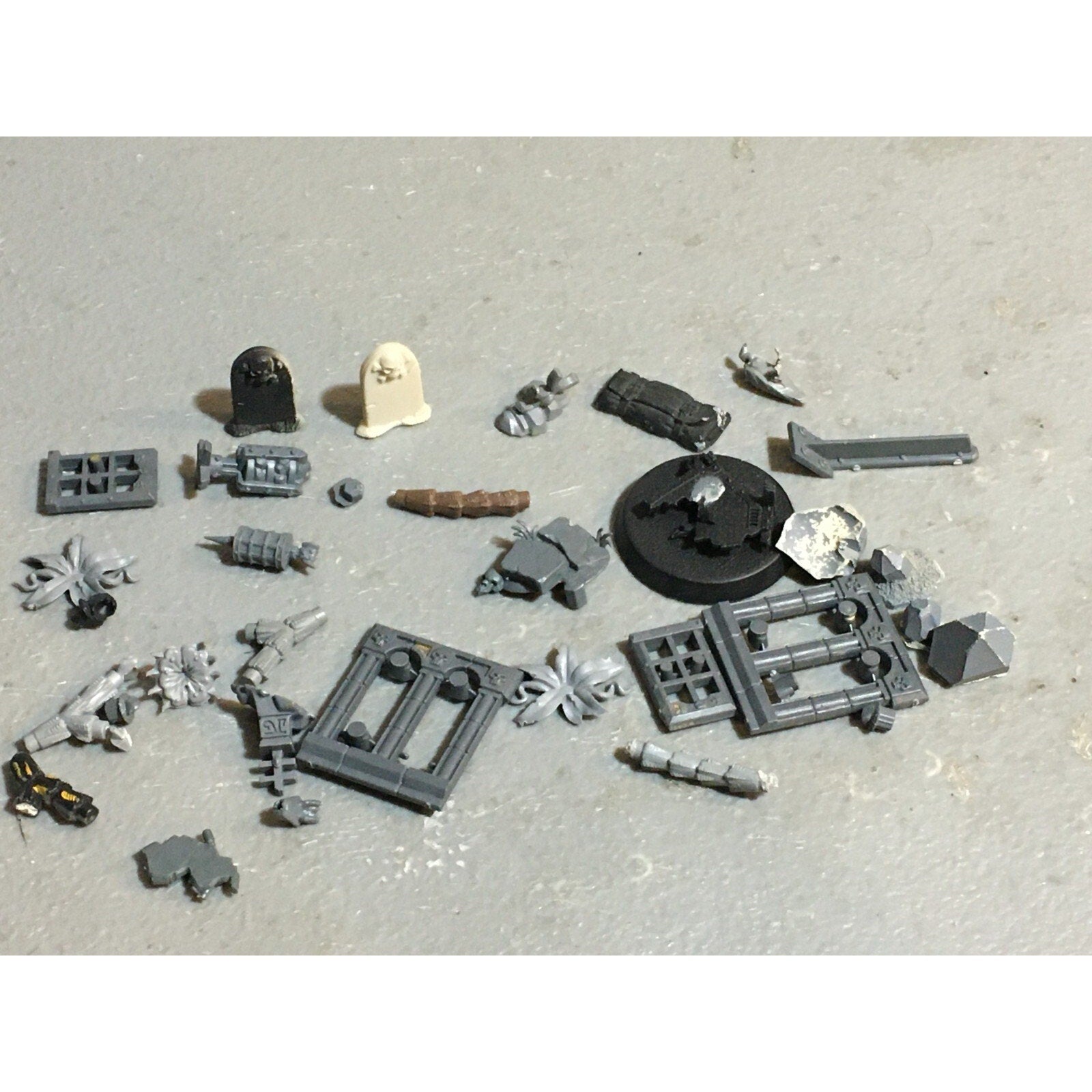 A23492 WARHAMMER FANTASY 40K TERRAIN BITS LOT GRAVE PLANT BASING GAMES WORKSHOP