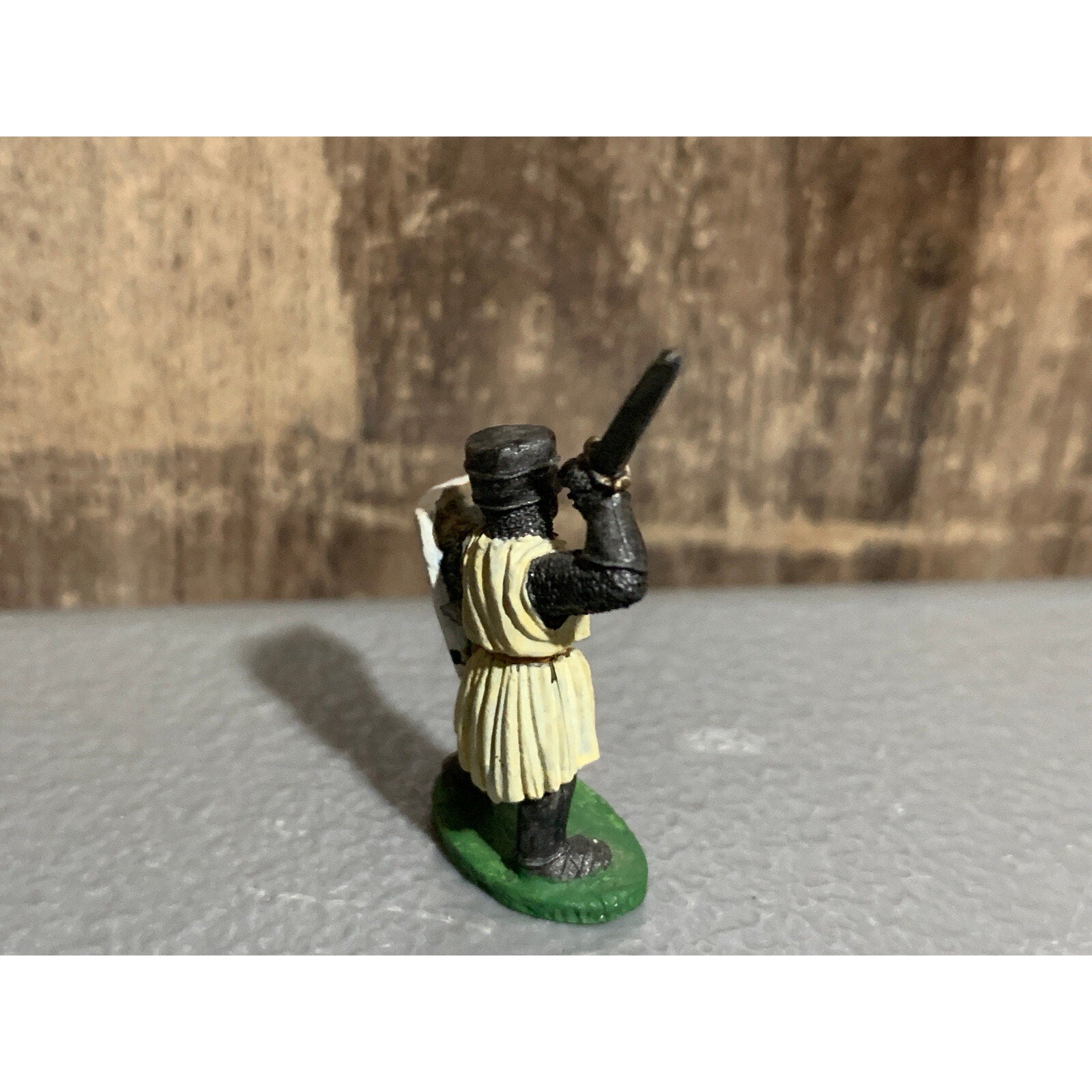 A10015 RAL PARTHA METAL OOP AVALON MAN AT ARMS SWORD RAISED FULL HELM PAINTED