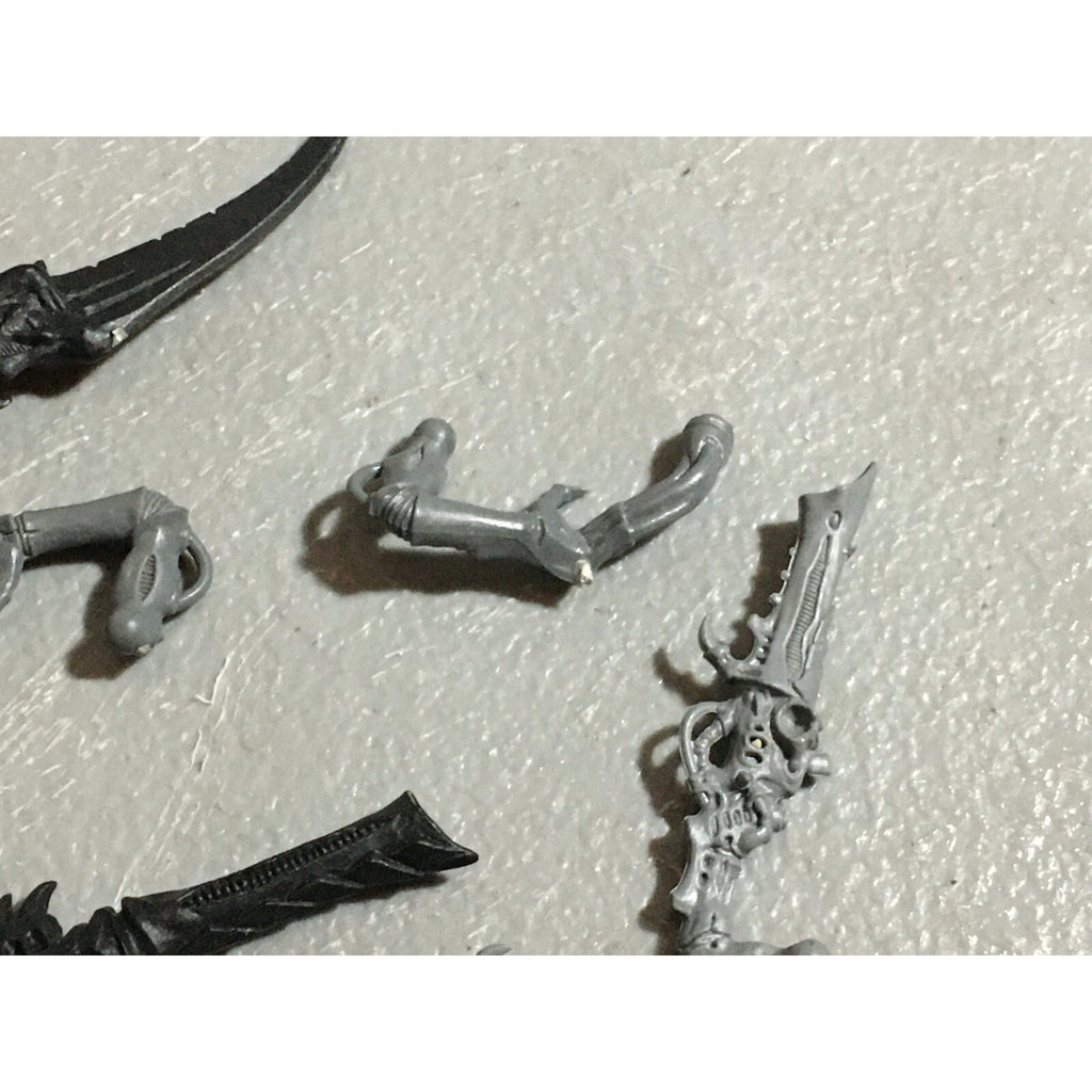 A22314 WARHAMMER 40K TYRANIDS BITS LOT MIXED GAMES WORKSHOP GW