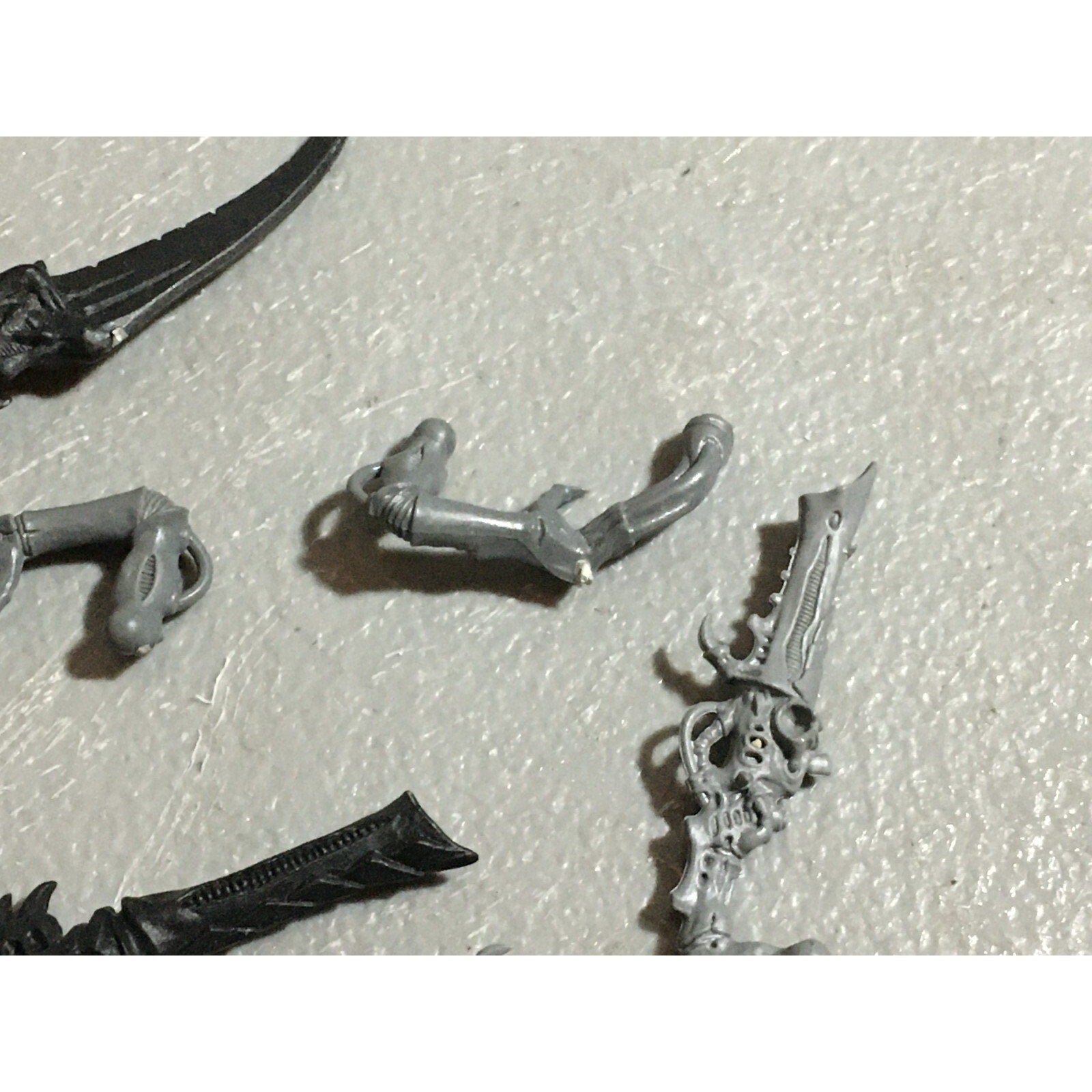 A22314 WARHAMMER 40K TYRANIDS BITS LOT MIXED GAMES WORKSHOP GW