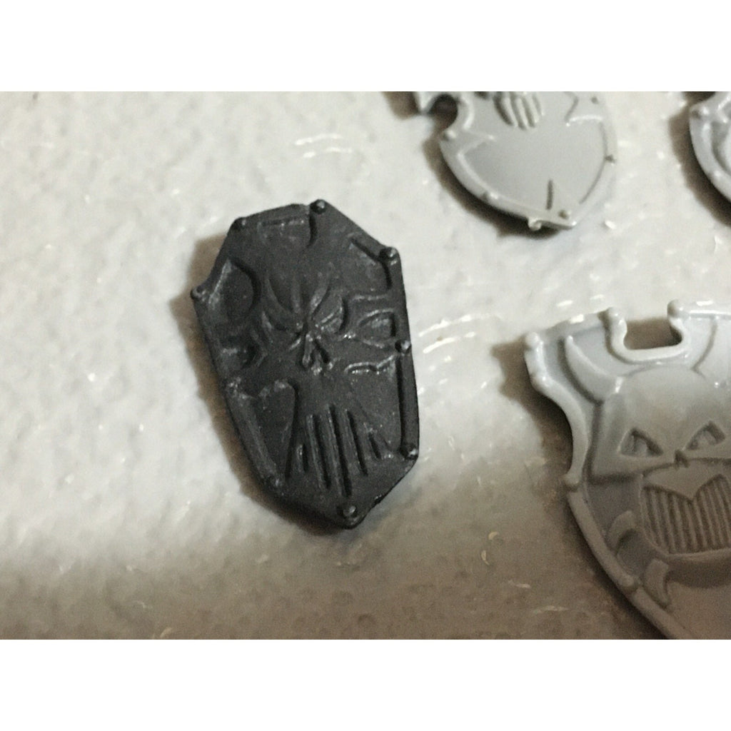 A22246 WARHAMMER FANTASY CHAOS MORTALS BITS LOT WARRIORS KNIGHTS SHIELDS GW OOP