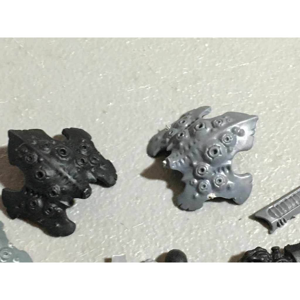 A22318 WARHAMMER 40K TYRANIDS BITS LOT MIXED GAMES WORKSHOP GW