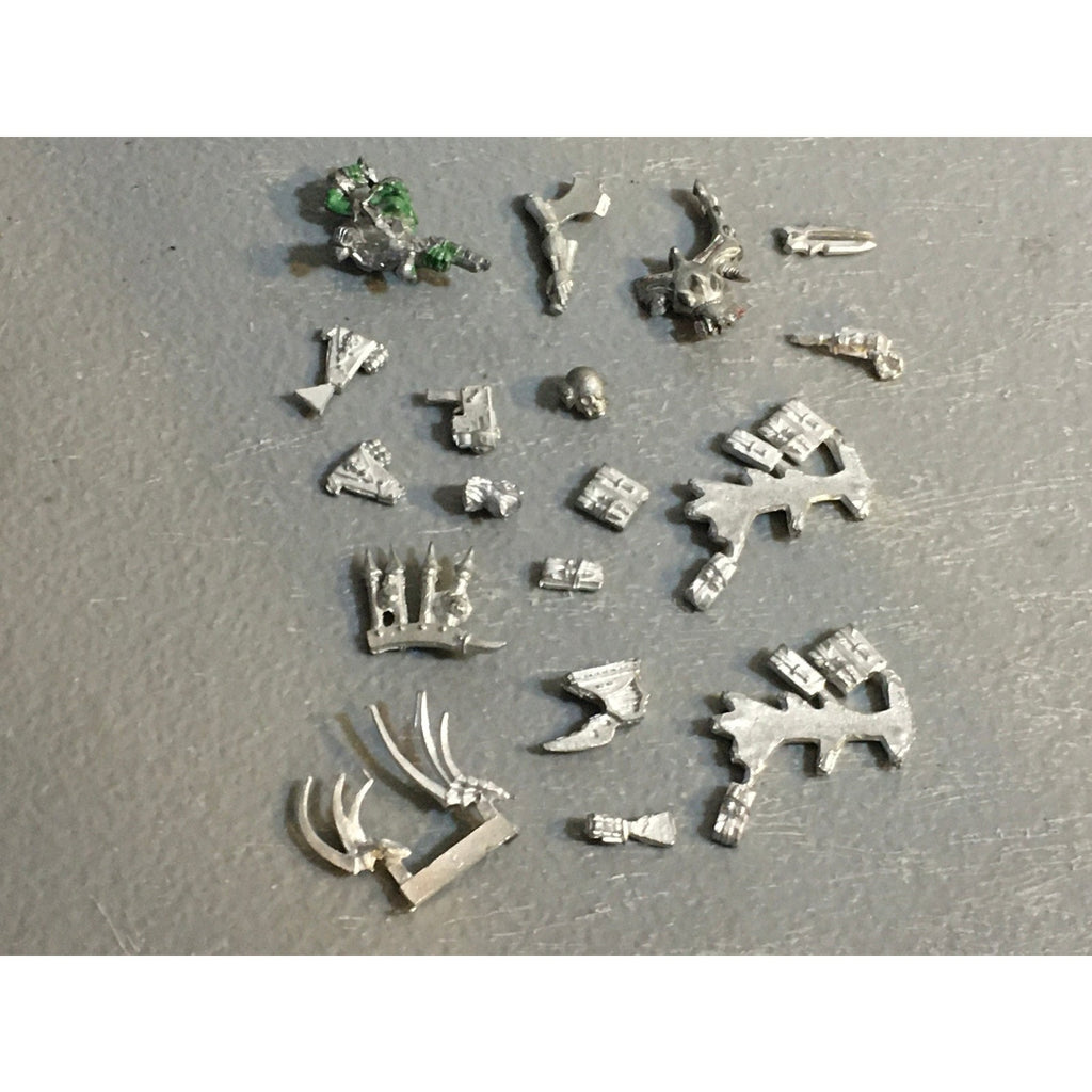 A32577 WARHAMMER 40K MIXED RANDOM BITS LOT ALL METAL POUCH HOLSTER GW