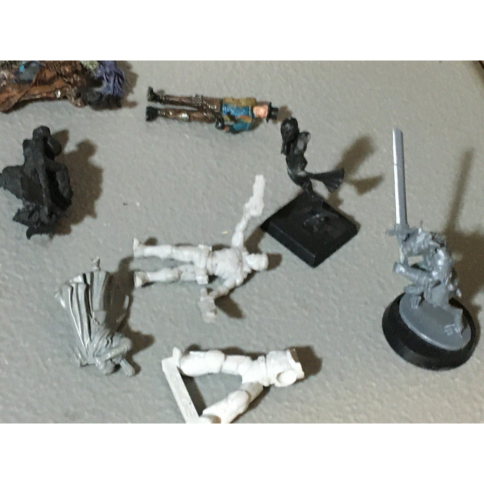 A32533 UNKNOWN MINIATURES PLASTIC INCOMPLETE WARRIOR SOLDIER