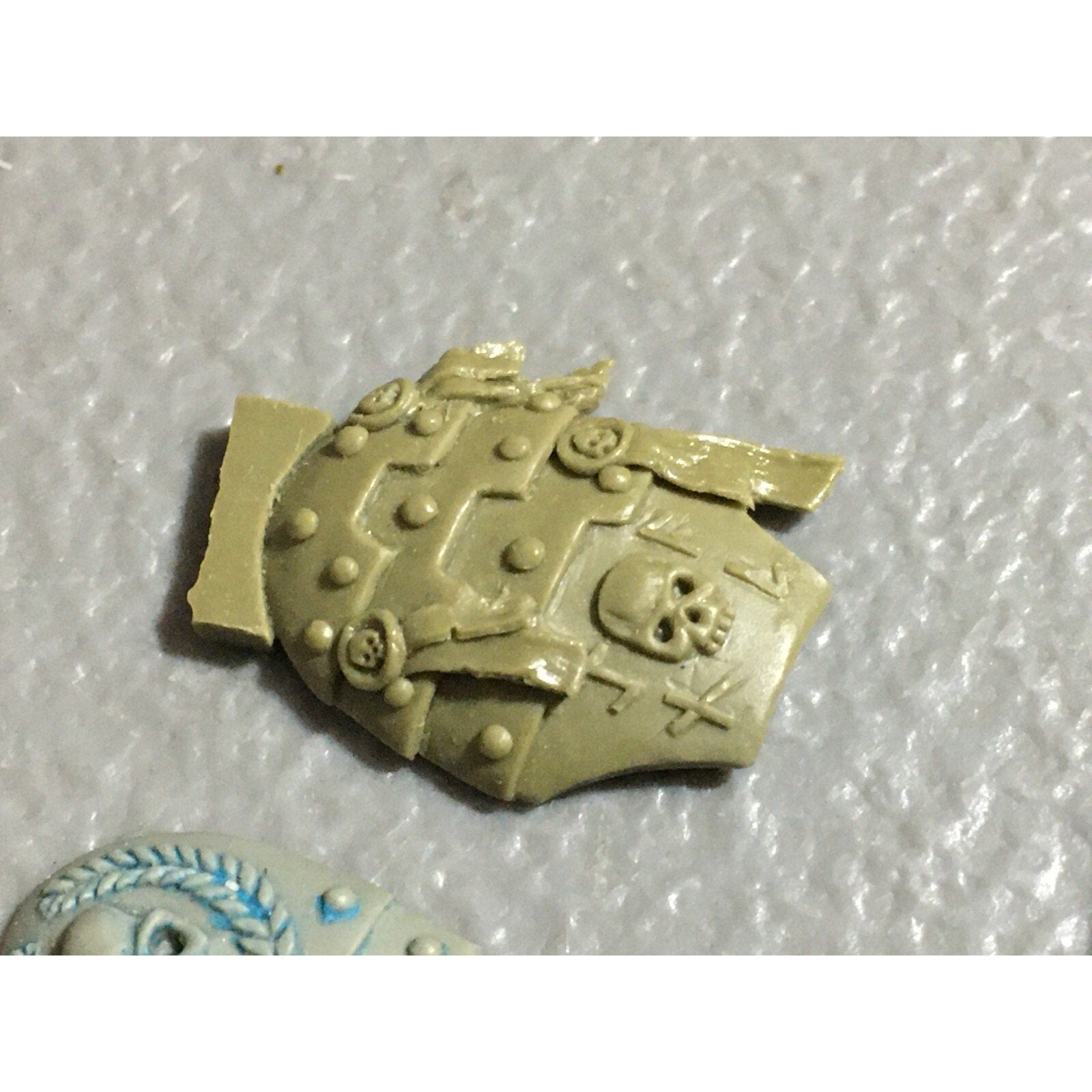 A22425 WARHAMMER 40K FORGEWORLD SPACE WOLVES PLATES ACCESSORY BITS LOT