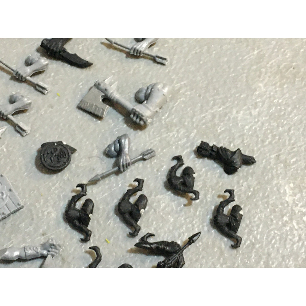 A27514 WARHAMMER FANTASY ORCS & GOBLINS BITS LOT SHIELDS BOWS HEADS GW