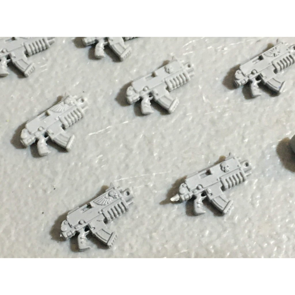 A22920 WARHAMMER 40K SPACE MARINES BITS LOT BOLTERS PISTOLS GAMES WORKSHOP GW