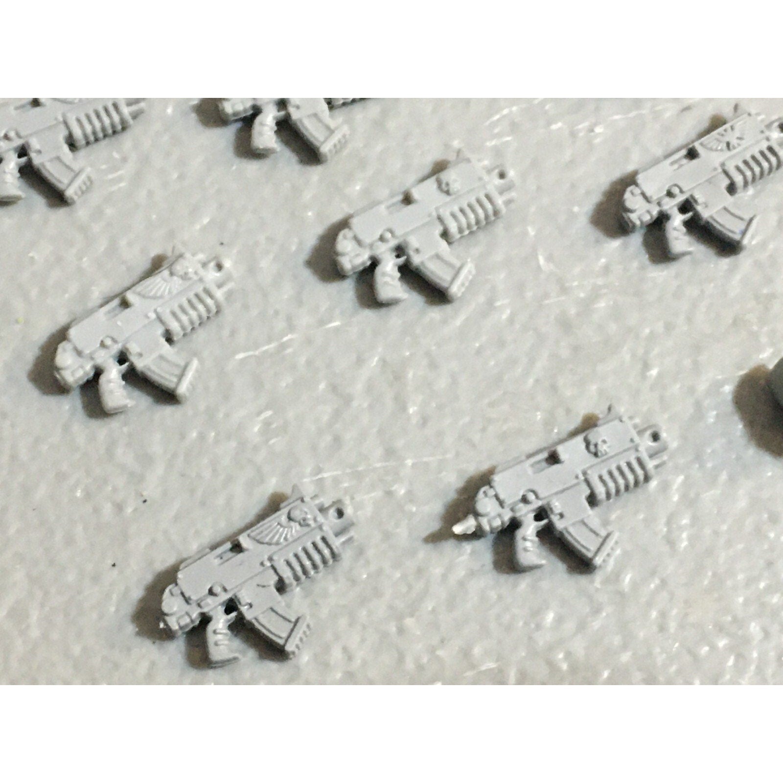A22920 WARHAMMER 40K SPACE MARINES BITS LOT BOLTERS PISTOLS GAMES WORKSHOP GW