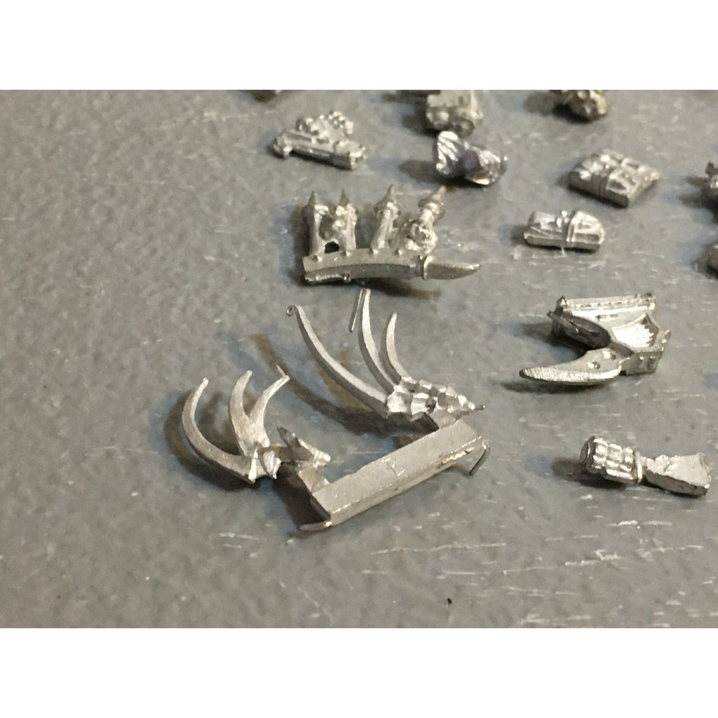 A32577 WARHAMMER 40K MIXED RANDOM BITS LOT ALL METAL POUCH HOLSTER GW