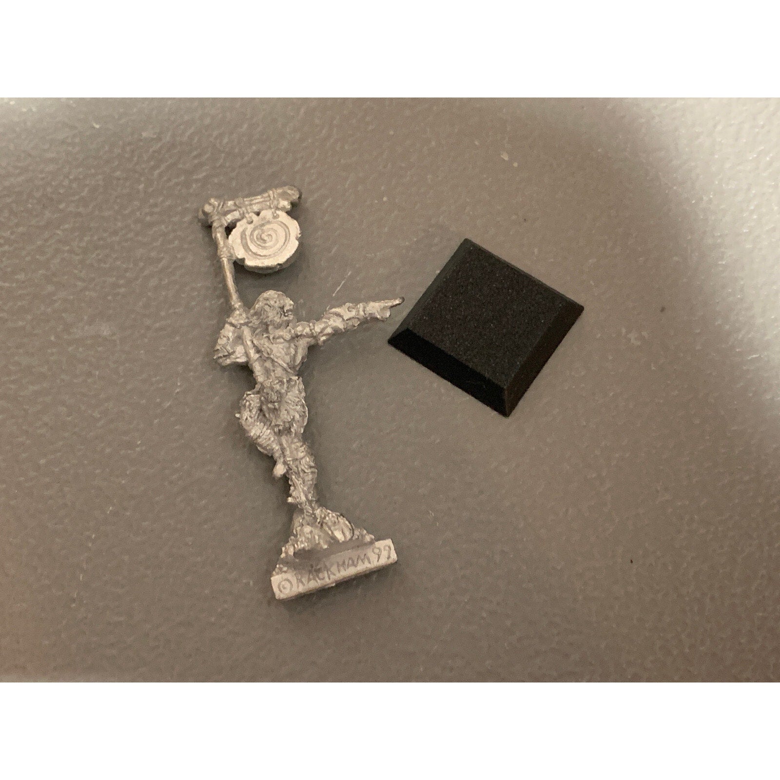 A10460 RACKHAM CONFRONTATION METAL OOP KELT STANDARD BEARER